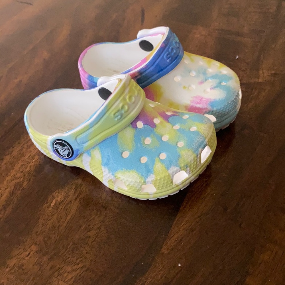 Tie dye toddler crocs!
